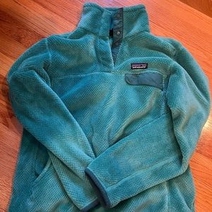 A medium women’s Patagonia fleece sweatshirt